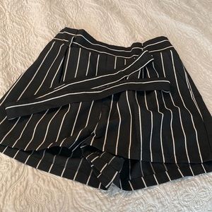 Womens shorts sz L Forever 21